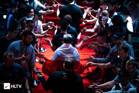 沙特Falcons战队以4700分称霸全球电竞赛事